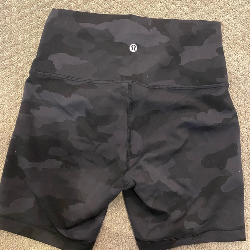 lulu lemon size 6 biker shorts, black camo print